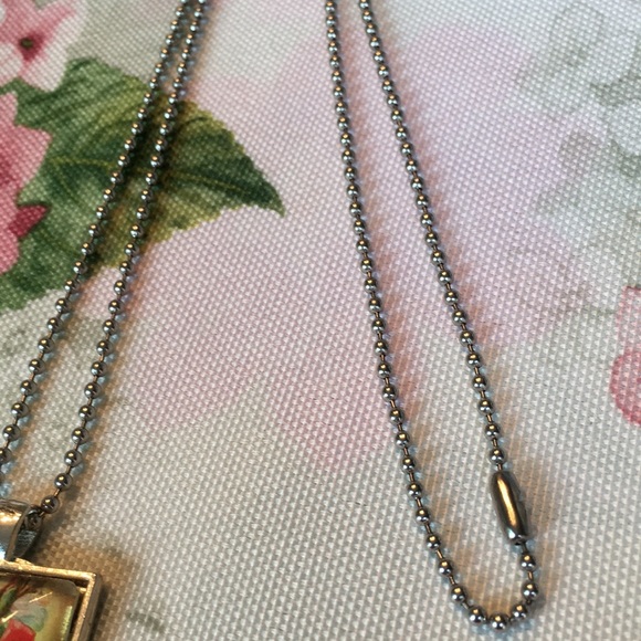 Red Roses Glass Cabashon Necklace 24” NWT - Picture 4 of 5